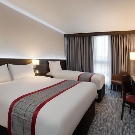 Отель Ramada By Wyndham Leeds East Экстерьер фото
